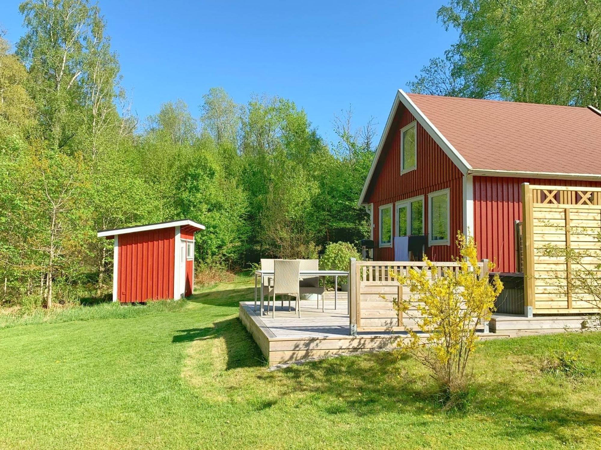 The Blomsholm Cabin - Recharge Your Electric Car Stromstad Ngoại thất bức ảnh