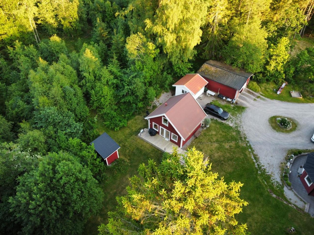 The Blomsholm Cabin - Recharge Your Electric Car Stromstad Ngoại thất bức ảnh