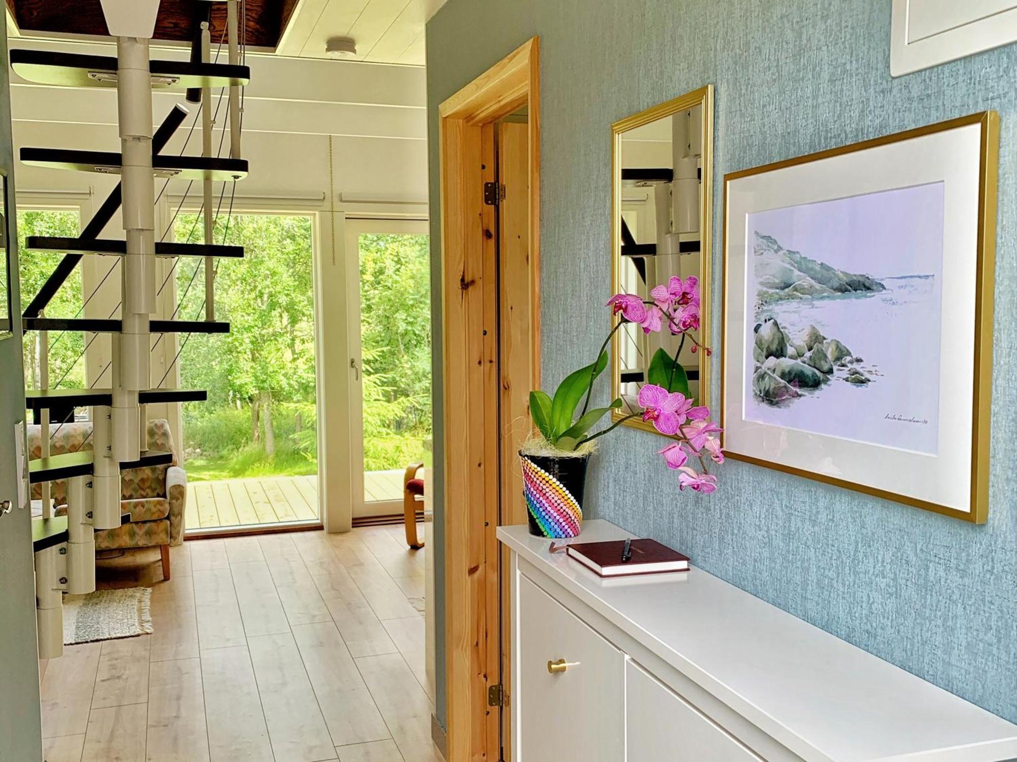 The Blomsholm Cabin - Recharge Your Electric Car Stromstad Ngoại thất bức ảnh